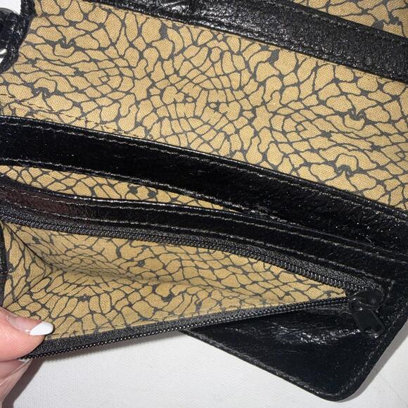 Vintage HOBO INTERNATIONAL Black Patent Leather Folding Wristlet Clutch Wallet - Picture 9 of 15